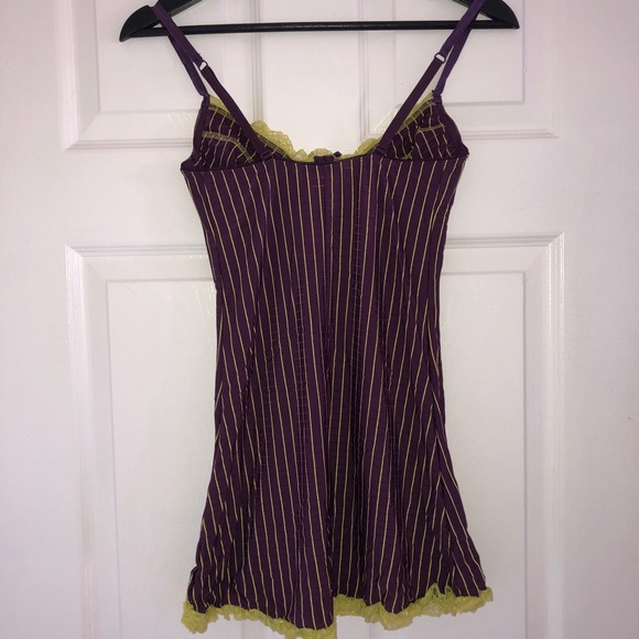 Fitted pinstripe chemise with underwire - Picture 3 of 3